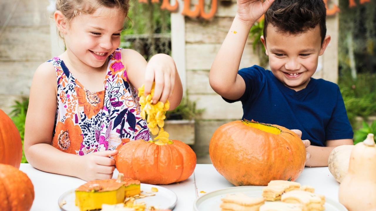 children carving pumpkins