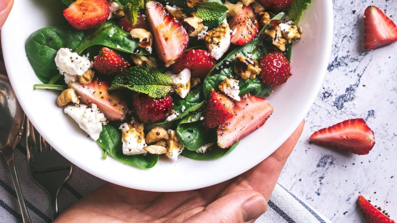 salad with strawberries